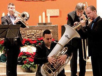 Klassische Musik spielt das "Hathor-Posaunenquartett" unter Leitung von Professor Harry Ries (Zweiter von rechts).  Foto: Günther Geiling