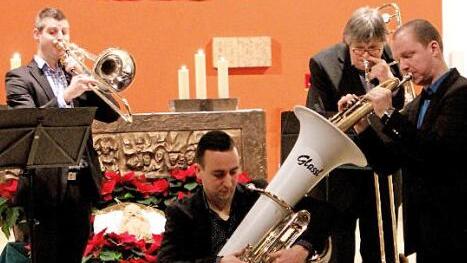 Klassische Musik spielt das "Hathor-Posaunenquartett" unter Leitung von Professor Harry Ries (Zweiter von rechts).  Foto: Günther Geiling