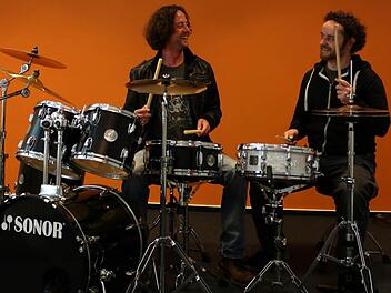 Mal ohne Sonnenbrille und Mütze: Norbert Weinhold (rechts) mit Christoph Laubender Foto: insight-drums