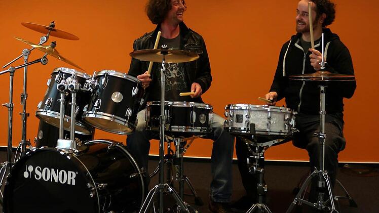 Mal ohne Sonnenbrille und Mütze: Norbert Weinhold (rechts) mit Christoph Laubender Foto: insight-drums