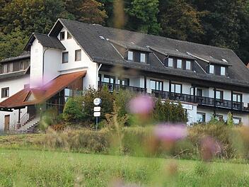 In den Gasthof Berghof in Volkers ziehen bald Asylsuchende ein. Archivfoto: Barbara Bedacht