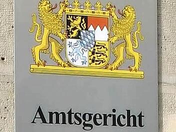 Weil er am Steuer eingeschlafen war, verursachte ein 24-jähriger Bundeswehrsoldat auf der Autobahn einen Unfall. Deshalb stand er nun vor Gericht. Seine Freundin sorgte für einen Eklat: Sie rannte weinend aus dem Gerichtssaal, bevor ihre Zeugenaussage beendet war. Foto: privat
