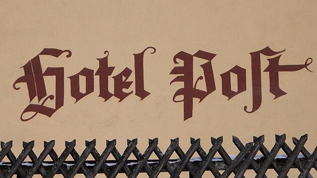 Impressionen des ehemaligen Hotels "Post": Ein Investor k&uuml;ndigte die Sanierung an, doch das Projekt stockt. Foto: Ulrike M&uuml;ller
