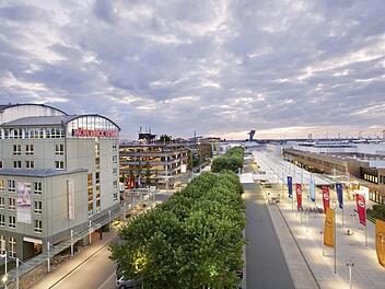 Ob direkt am Flughafen oder ein klein wenig außerhalb - mit diesen Hotels sind Sie in kürzester Zeit am Reise-Knotenpunkt Frankens. Bild: Mövenpick Hotel Nürnberg