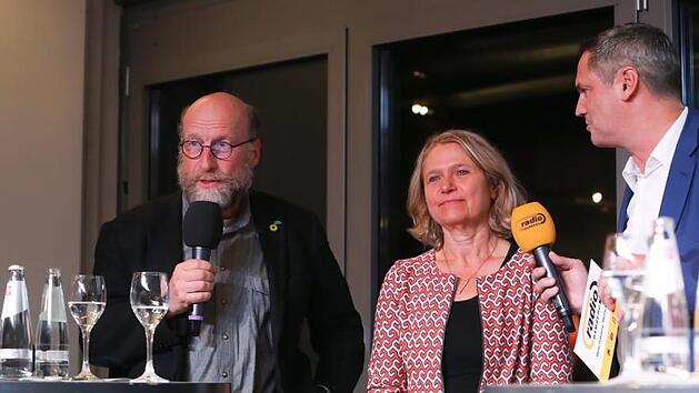 Mischa Salzmann (r.) interviewt Ursula Sowa (Mitte) und Peter Gack (l.). Foto: Barbara Herbst