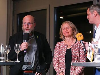 Mischa Salzmann (r.) interviewt Ursula Sowa (Mitte) und Peter Gack (l.). Foto: Barbara Herbst
