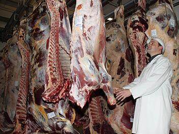 Schlachthofleiter Dirk Grühn hat die Zusammenarbeit mit den Kulmbacher Lohnschlächtern aufgekündigt. Foto: Archiv
