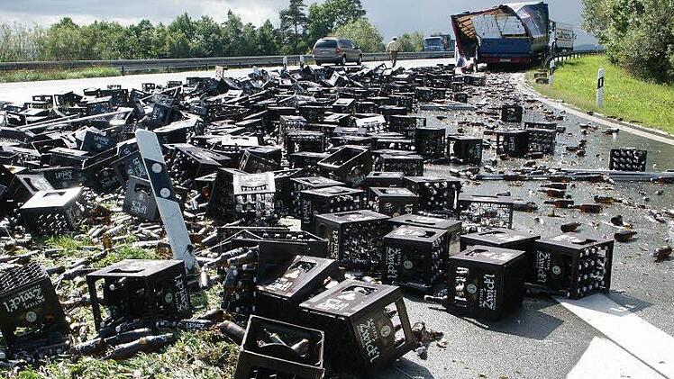 Auf 100 000 Euro beläuft sich der Schaden bei einem Unfall am 29. August 2006.  Foto: Peter Müller