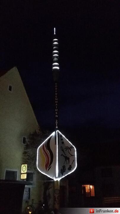 Maibaum in Dorfkemmathen: So entstand der Dartpfeil