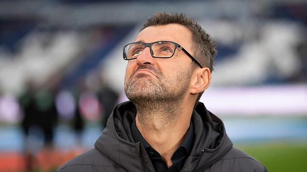 Viele w&uuml;nschen sich einen Trainerwechsel beim 1. FC N&uuml;rnberg. Dann m&uuml;sste Michael K&ouml;llner seinen Platz r&auml;umen. Sitzt er gegen den BVB aus Dortmund noch auf der Trainerbank? Foto: Swen Pf&ouml;rtner/dpa