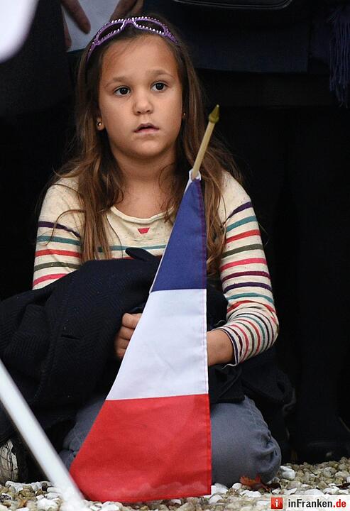 Weltweit gedenken Menschen den Opfer des Terrors von Paris