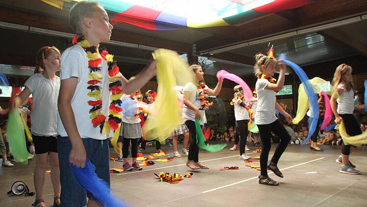 Die Mainleuser Schule feierte am Samstag ein wunderschönes Wiesenfest. Foto: Stephan Tiroch