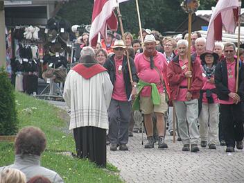 Dass Wallfahrer  auf dem Weg zum Kreuzberg in Thundorf Station machen, hat  Tradition. Philipp Bauernschubert