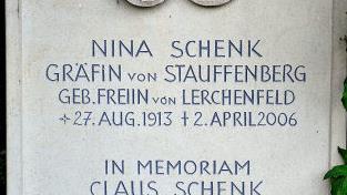 Einer der Gedenksteine für die Stauffenbergs Klaus Rössner