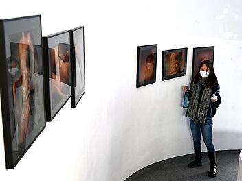 Anina Göpel (Foto) sowie Lilian M. Frevel und Paul Jenkinson  zeigen Arbeiten in einer neuen Studioausstellung im Kunstverein - vorerst allerdings nur online.Foto: Joachim Goslar