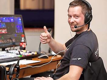 Daumen hoch! Florian Dotterweich, ehemaliger Geschäftsführer des Handball-Profivereins HSC 2000 Coburg, ist begeistert: "Ich habe in Bamberg Fuß gefasst, viele neue geschäftliche und private Kontakte geknüpft und bin von der Schönheit und Vielfalt der Stadt beeindruckt."