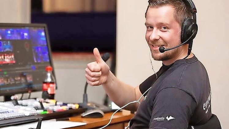 Daumen hoch! Florian Dotterweich, ehemaliger Geschäftsführer des Handball-Profivereins HSC 2000 Coburg, ist begeistert: "Ich habe in Bamberg Fuß gefasst, viele neue geschäftliche und private Kontakte geknüpft und bin von der Schönheit und Vielfalt der Stadt beeindruckt."