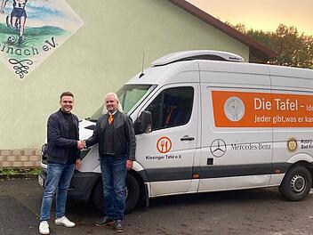 Zusammenarbeit für Weihnachten: Der Vorsitzende des TSV Steinach, Fabian Schmitt (l.), und der Vorsitzende der Bad Kissinger Tafel, Nico Ecke