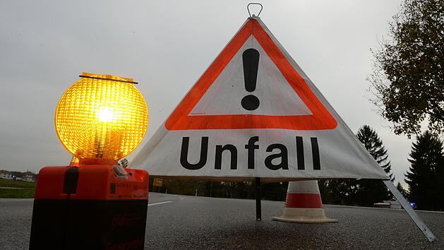 Unfall, Verkehrsunfall, Autounfall, tagsüber, Symbol