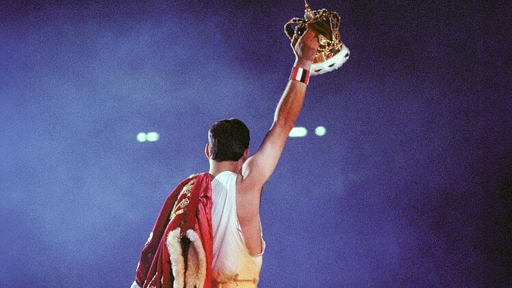S&auml;nger Freddie Mercury schrieb 1977 die gr&ouml;&szlig;te Sporthymne aller Zeiten. "We Are The Champions" stammt vom Queen-Album "News Of The  World".