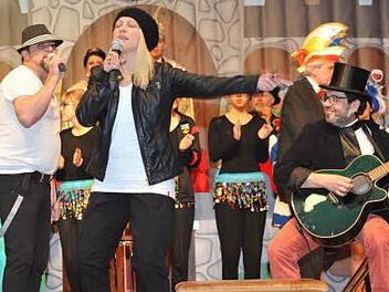 Die "Reigschlaaften" um Adam Michnik beschlossen den Abend mit "Tage wie diese" und "Ein Hoch auf uns" - natürlich live. Foto: Heike Schülein