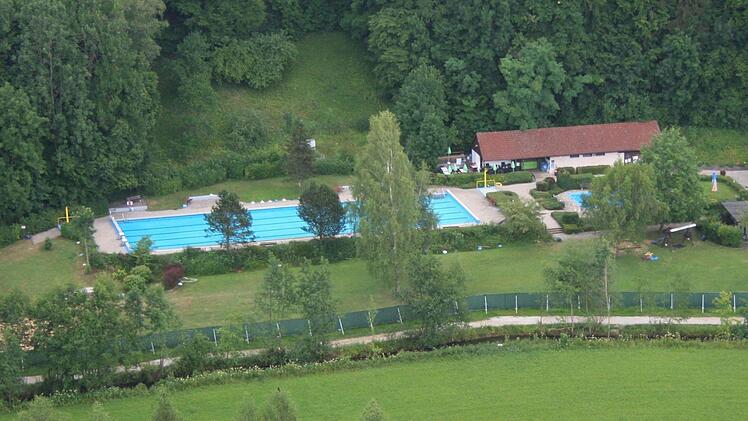 Das Egloffsteiner Freibad  Foto: Reinhard Löwisch