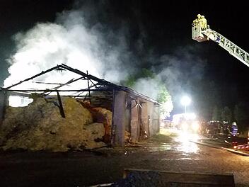 Als die Feuerwehr eintraf, stand die Scheune schon komplett in Flammen. Foto: Martin/News5
