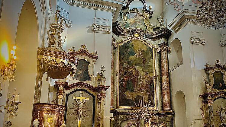 Vor der Elektrifizierung brachten Kerzen die Kirchen zum Leuchten.  Foto: Anja Vorndran