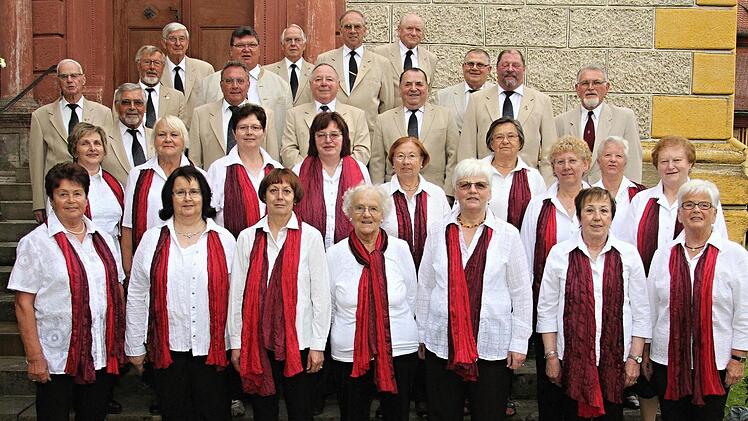 Der gemischte Chor des Gesangvereins freut sich auf seine 125-Jahr-Feier am 6. Juli im Hof des Schlosses und auf viele Gäste.  Foto: Helmut Will