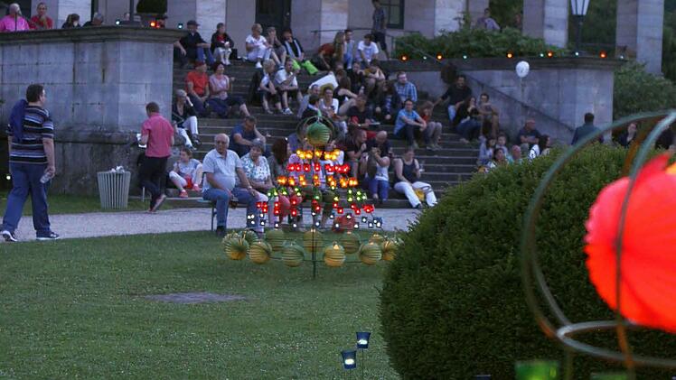 Stimmungsvoll illuminierter Park.  Foto: Thomas Dill