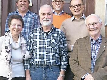 Ehrung Gesangverein (von links): Gisela Fischer, Ulrich Kräußlich, Hubert Rothaug, Hartmuth Grosch, Wolfgang Börner, Rainer Axmann  Foto: Michael Teufel