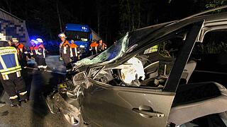 A3: Auto kracht unter Lkw-Anh&auml;nger - zwei Schwerverletzte
