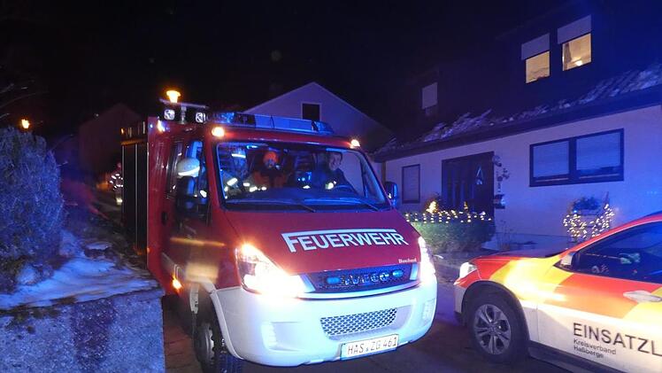 Umsicht war für die Einsatzkräfte geboten, die sich ihren Weg durch die engen Straßen Schmachtenbergs zum Einsatzort bahnen mussten.