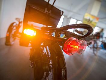 Schwerer Verkehrsunfall zwischen Liegerad und Lkw im Kreis Coburg