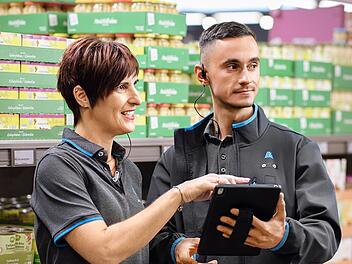 Aldi: Diese Gehälter bekommen Kassierer, Filialleiter & Co.