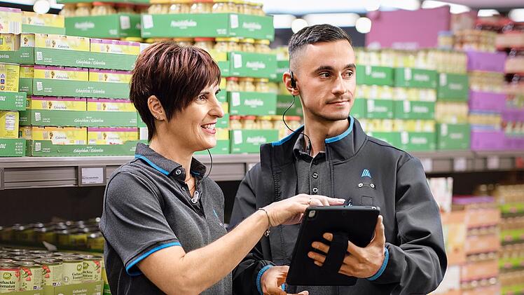 Aldi: Diese Gehälter bekommen Kassierer, Filialleiter & Co.