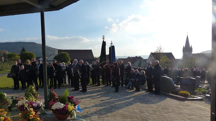 Auf dem Friedhof Foto: Pauline Lindner