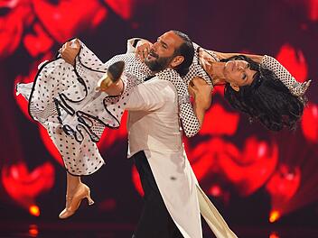 Hebefiguren trotz gebrochener Rippen: Esther Schweins musste die Z&auml;hne zusammenbeissen: "Das hier findet einmal im Leben statt. Das wird sich nicht nochmal wiederholen. Und es geht vieles, wenn man es will."