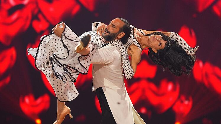 Hebefiguren trotz gebrochener Rippen: Esther Schweins musste die Z&auml;hne zusammenbeissen: "Das hier findet einmal im Leben statt. Das wird sich nicht nochmal wiederholen. Und es geht vieles, wenn man es will."