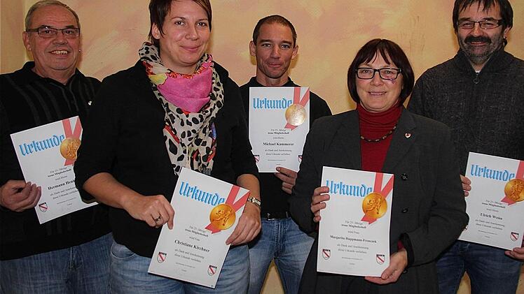 Der FC ehrte für 25-jährige Mitgliedschaft (von links): Hermann Henkel, Christiane Kirchner, Michael Kammerer, Margarethe Huppmann-Fronczek und Ulrich Weiß.