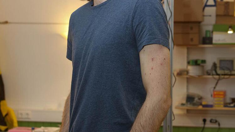 2. Der Scannvorgang l&auml;uft. Der Redakteur dreht sich, die Kinect f&auml;ngt jedes Haar, jede T-Shirt-Falte ein. Foto: Barbara Herbst