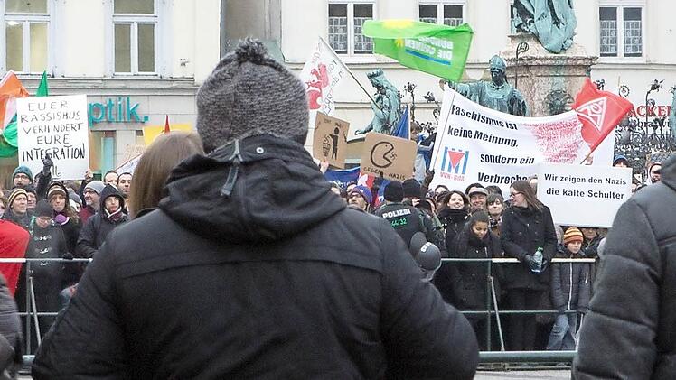 Immer wieder demonstrierten Menschen 2015 in Bamberg gegen Nazis. Foto: Barbara Herbst