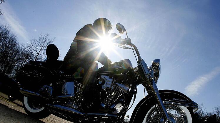 Die Sonne soll zwar ein paar Stunden scheinen, aber zur Motorrad-Sternfahrt am kommenden Wochenende soll es kalt werden in Kulmbach. Auch mit Regen ist zu rechnen. Foto: Symbolbild Roland Weihrauch/dpa