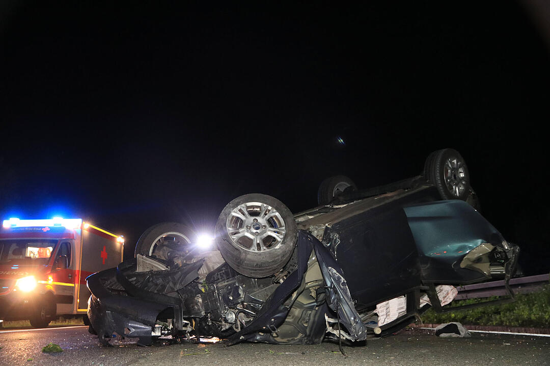 A73 bei Bamberg: Auto überschlägt sich