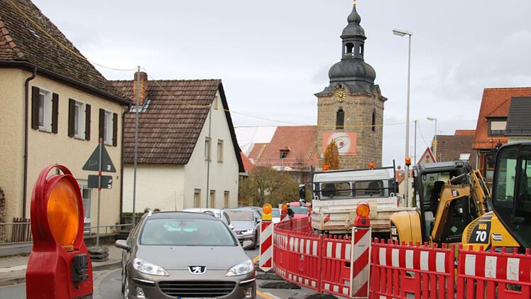 Auf der Kersbacher Ortsdurchfahrt geht es derzeit eng zu. Foto: Ronald Heck