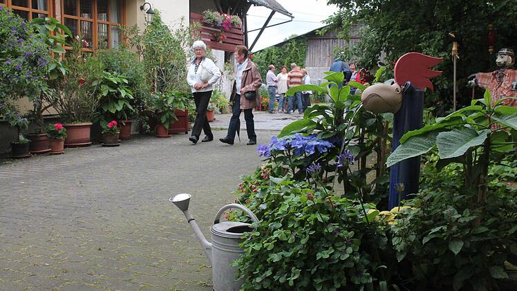 Hof und Garten standen beim Tag der offenen Gartentür in Schwärzdorf für die Besucher offen.