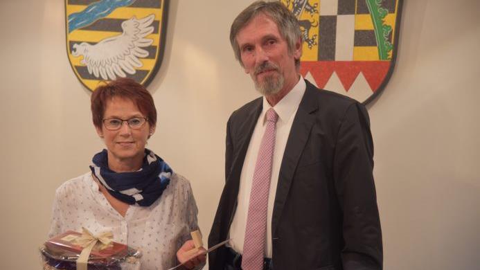 Ute Treuter wurde für 75-maliges Blutspenden von Martin Rauscher geehrt.  Foto: Gabi Arnold