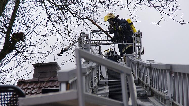 Die Feuerwehr beim Einsatz am Seelacher Berg. Foto: Marco Meißner