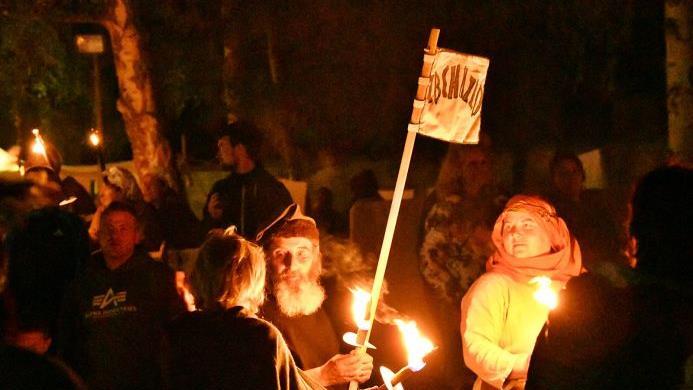 Fast wie ein Gemälde: Am späten Abend traf man sich beim FoHrum Cistercium in Maria Bildhausen zu Gesprächen bei Kerzenschein.Hanns Friedrich
