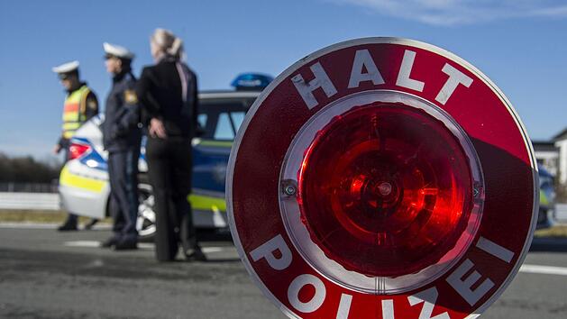 Gleich mehrere Verst&ouml;&szlig;e gegen die bestehende Ausgangsbeschr&auml;nkung wurden durch Beamte der Polizeiinspektion Kronach im Laufe des Samstages festgestellt. Symbolfoto: Polizei Bayern